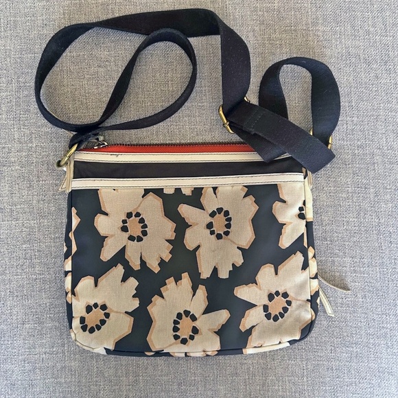 Fossil coated canvas crossbody floral bag - Picture 5 of 10